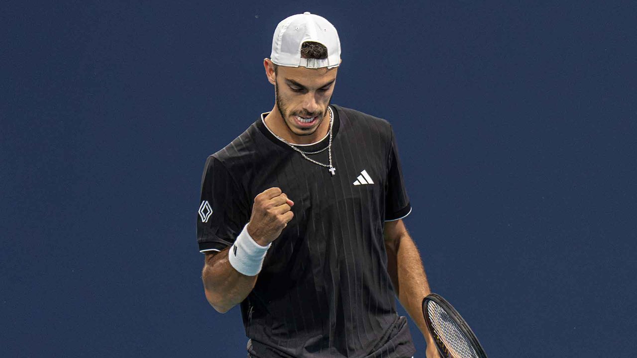 Francisco Cerúndolo celebra su victoria ante Daniil Medvedev en el Masters 1000 de Miami