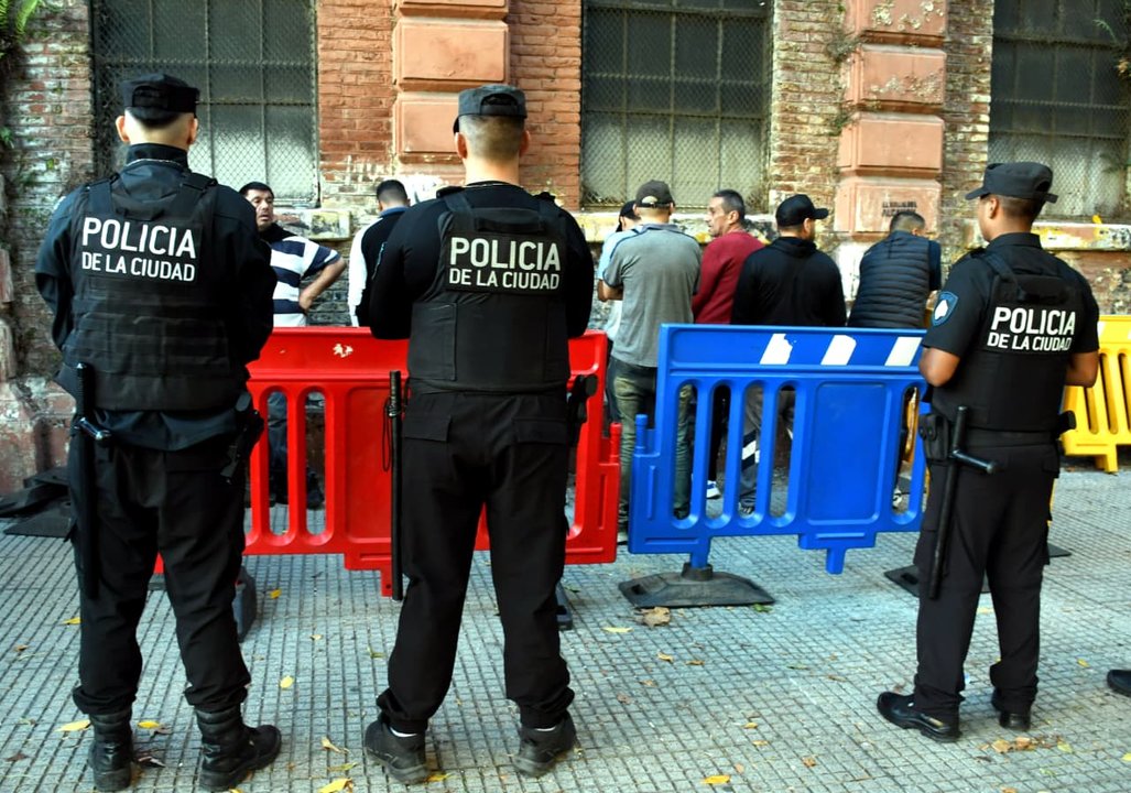 Operativos policiales en recitales y estadios de Buenos Aires
