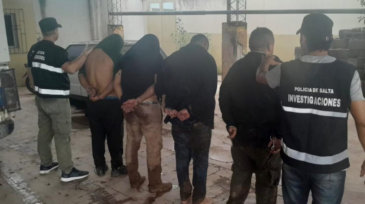 Uniformados falsos detenidos por robos en controles de tránsito