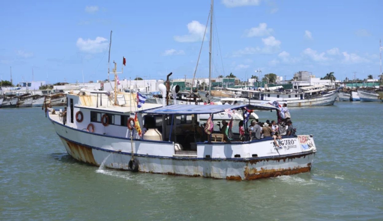 Arribo del buque Granma 2.0 con ayuda humanitaria al puerto de La Habana