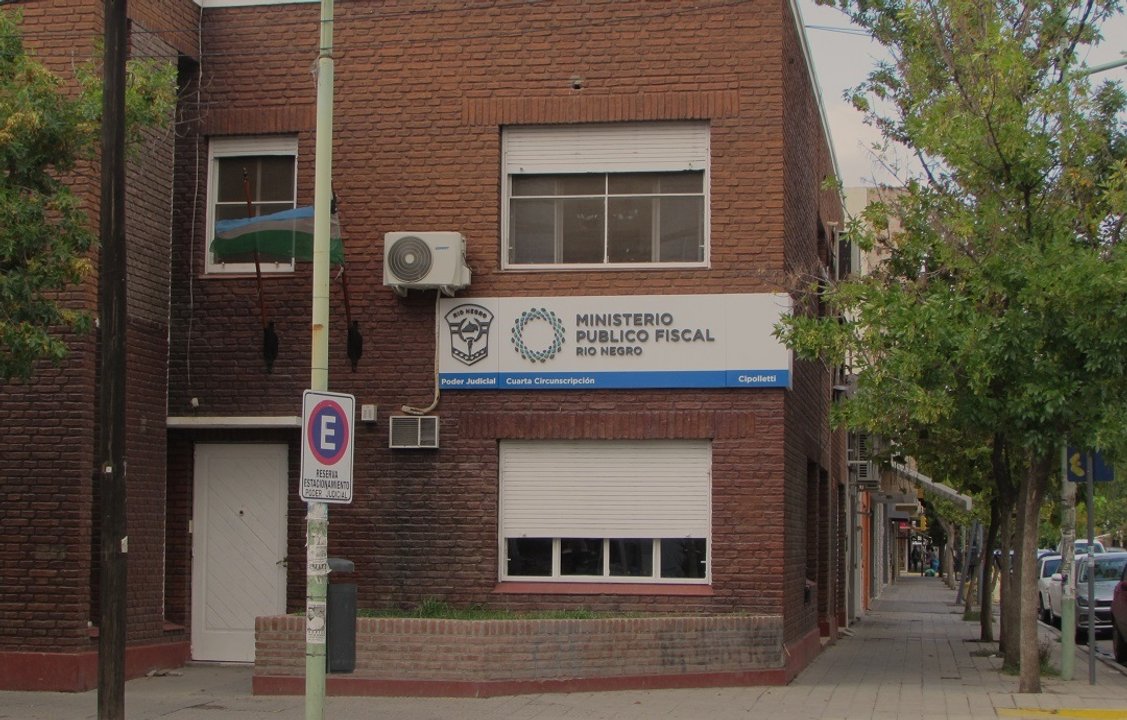 Fachada de un comercio en Cipolletti, Río Negro