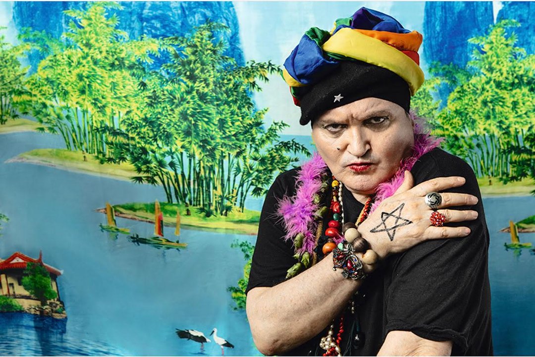 Fernando Noy en escena durante la ópera poética Andén alucinado en Chacarita