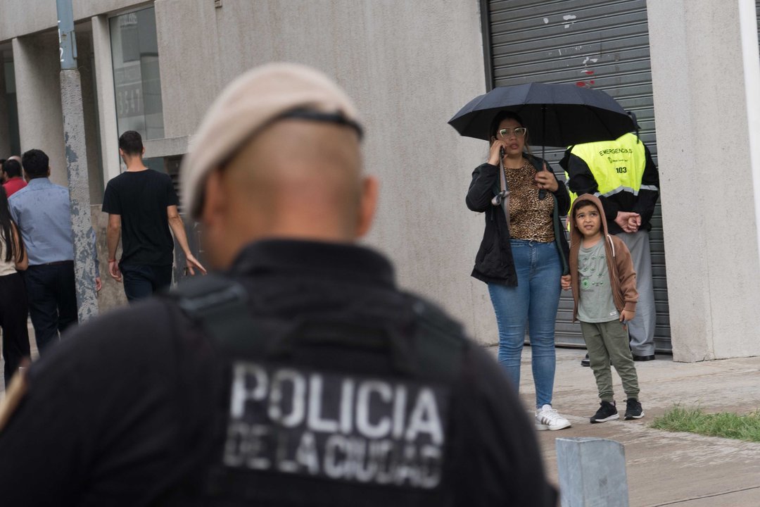 Operativo tras el derrumbe en el complejo Estación Buenos Aires, en Parque Patricios