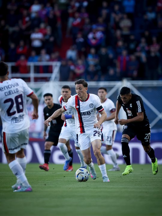Deportivo Riestra y San Lorenzo se enfrentan en el estadio Guillermo Laza