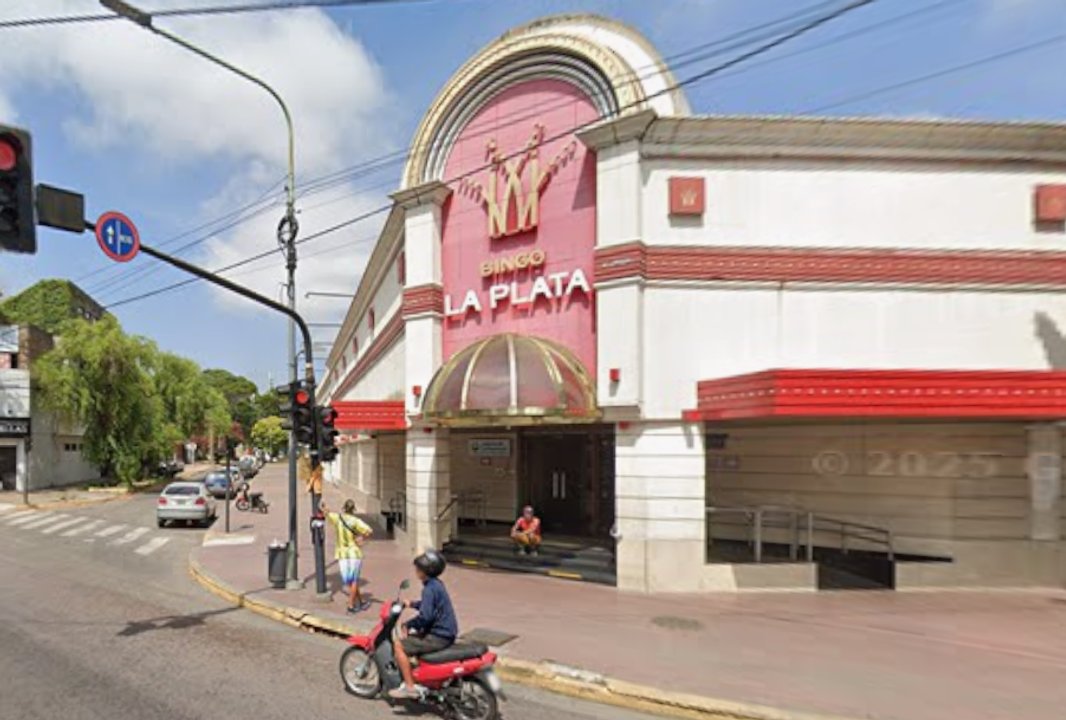 Hallan mujer fallecida en Bingo La Plata: conmoción y autopsia ordenada