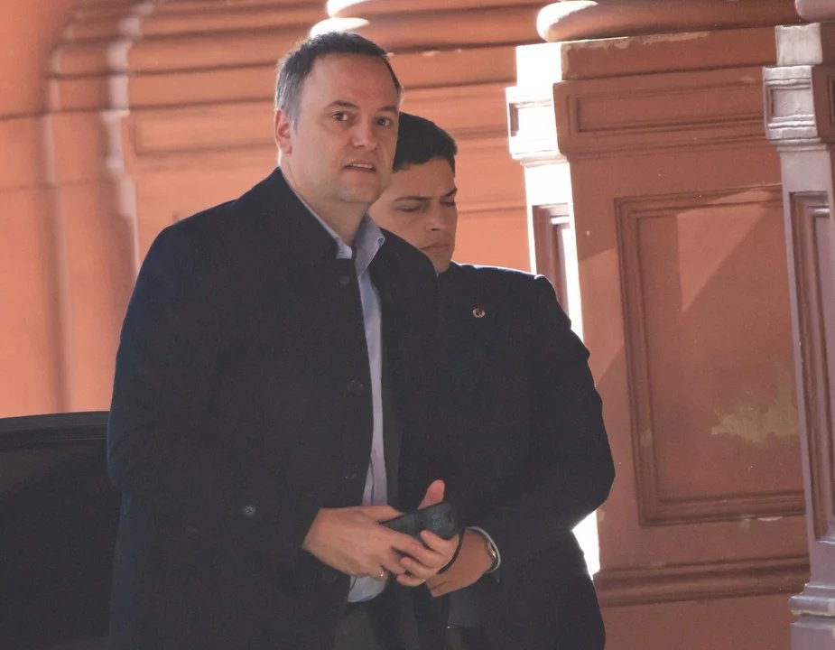 La Justicia intensifica la investigación sobre los vuelos de Manuel Adorni