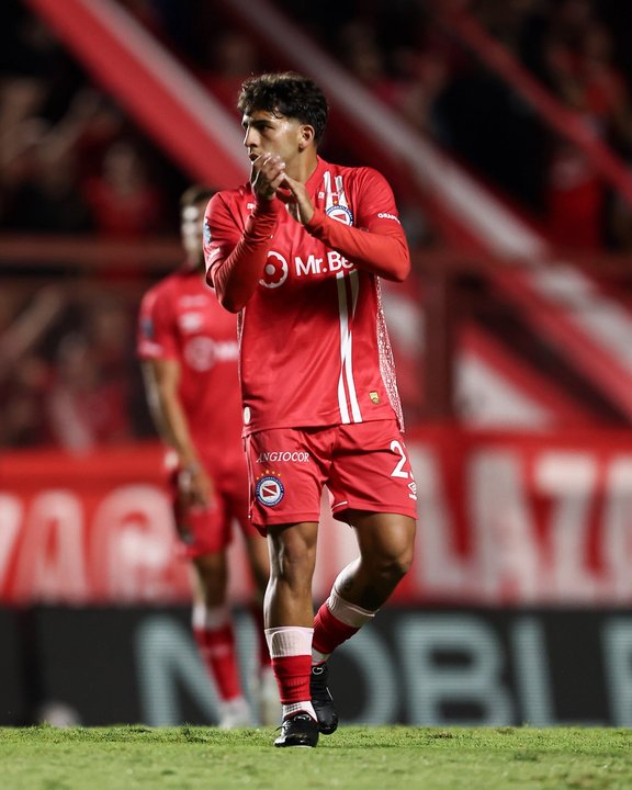 Argentinos Juniors se impone a Lanús y regresa a la zona de clasificación del Apertura 2026