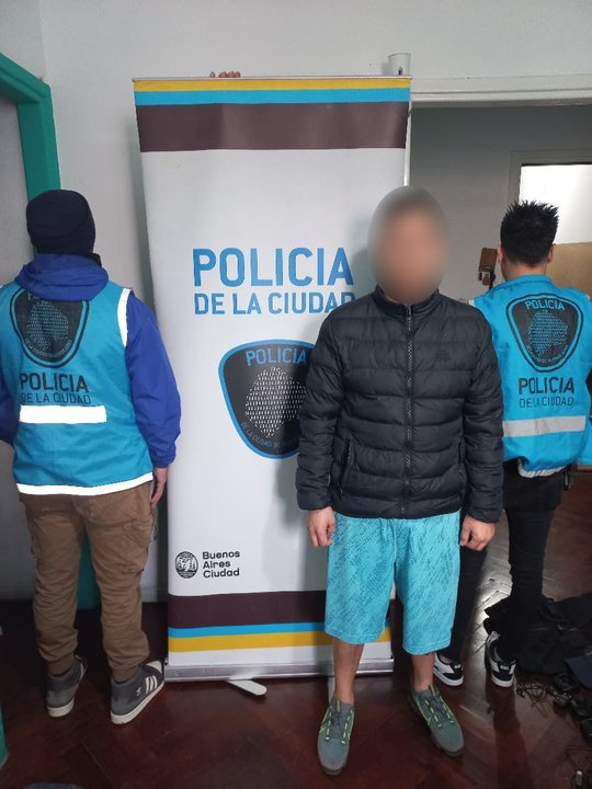 Detienen a un falso policía en San Cristóbal por segunda vez