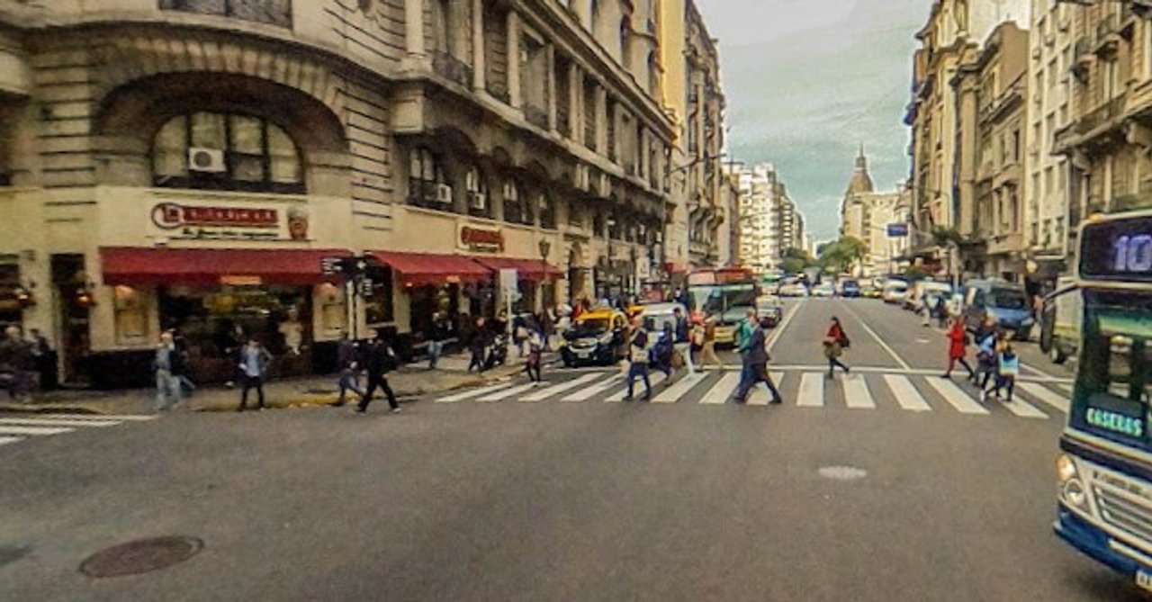 Grave accidente en el centro porteño: mujer atropellada por camión