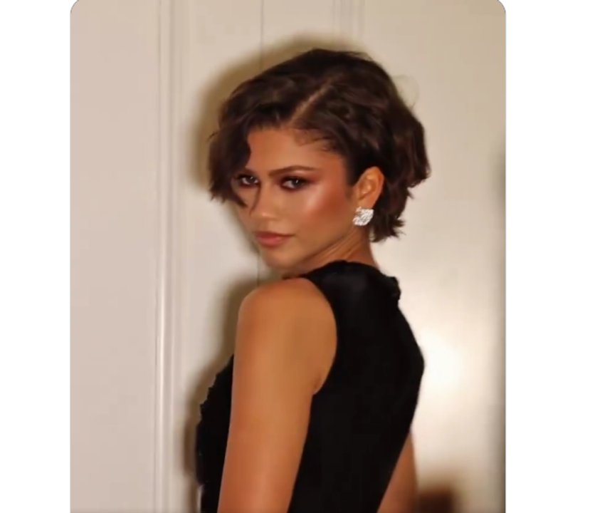 Zendaya con vestido Armani Privé en la alfombra roja de The Drama