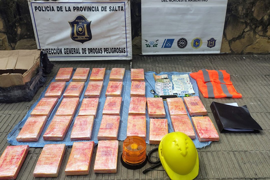 Detenidos tras recuperar droga y chocar en Salta