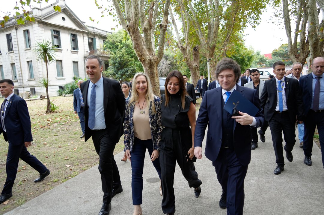 Ultraactividad y exposición: los pasos del Gobierno para sostener a Manuel Adorni Ultraactividad y exposición: los pasos del Gobierno para sostener a Manuel Adorni