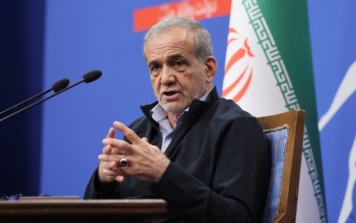 El presidente iraní Masoud Pezeshkian durante un acto oficial