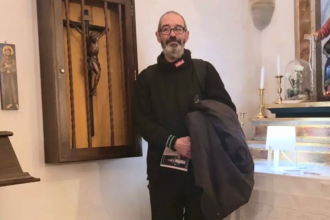 El sacerdote argentino Luis Montes durante su misión en Líbano