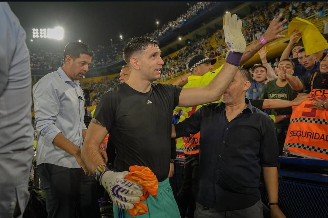 El 'Dibu' Martínez celebra su regreso a la Selección: 'Siempre es un orgullo'