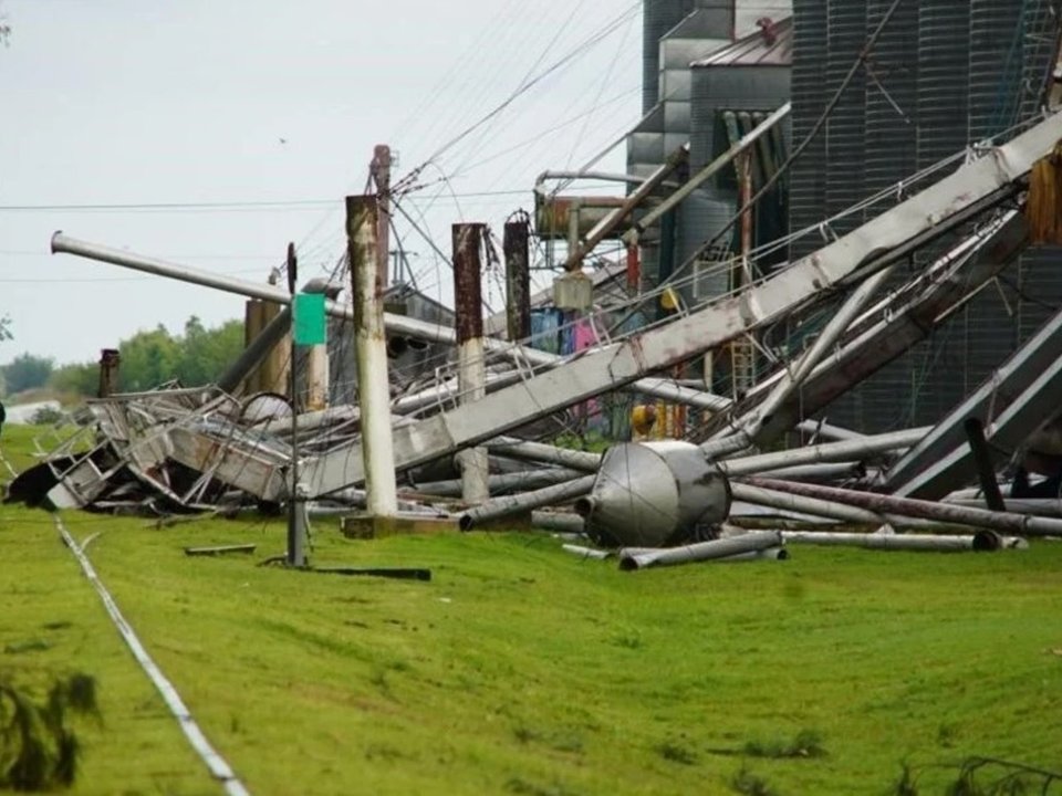 Tornado devasta Bombal y deja a la localidad sin luz