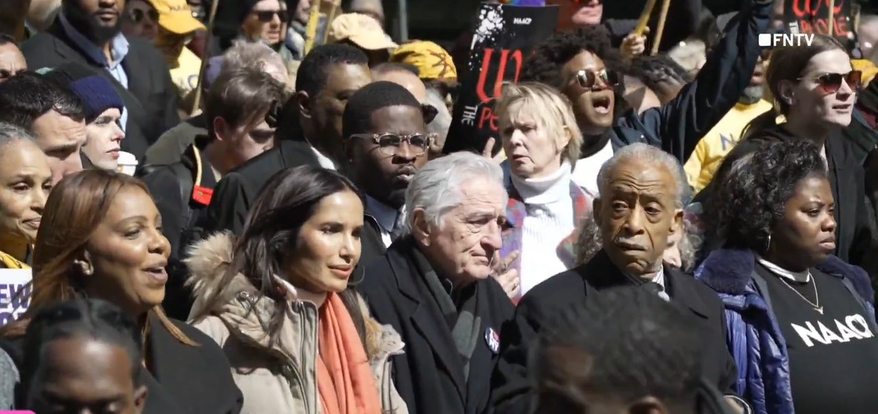 Robert De Niro encabeza una protesta contra Donald Trump en Times Square