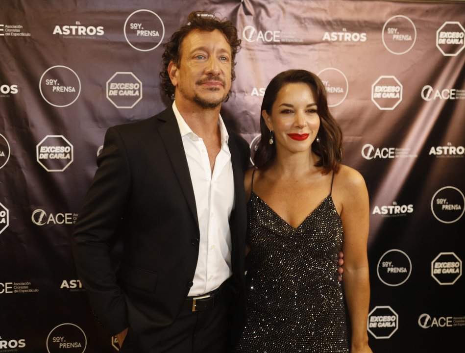 Figuras del espectáculo en la alfombra roja de los Premios ACE en el Teatro Astros