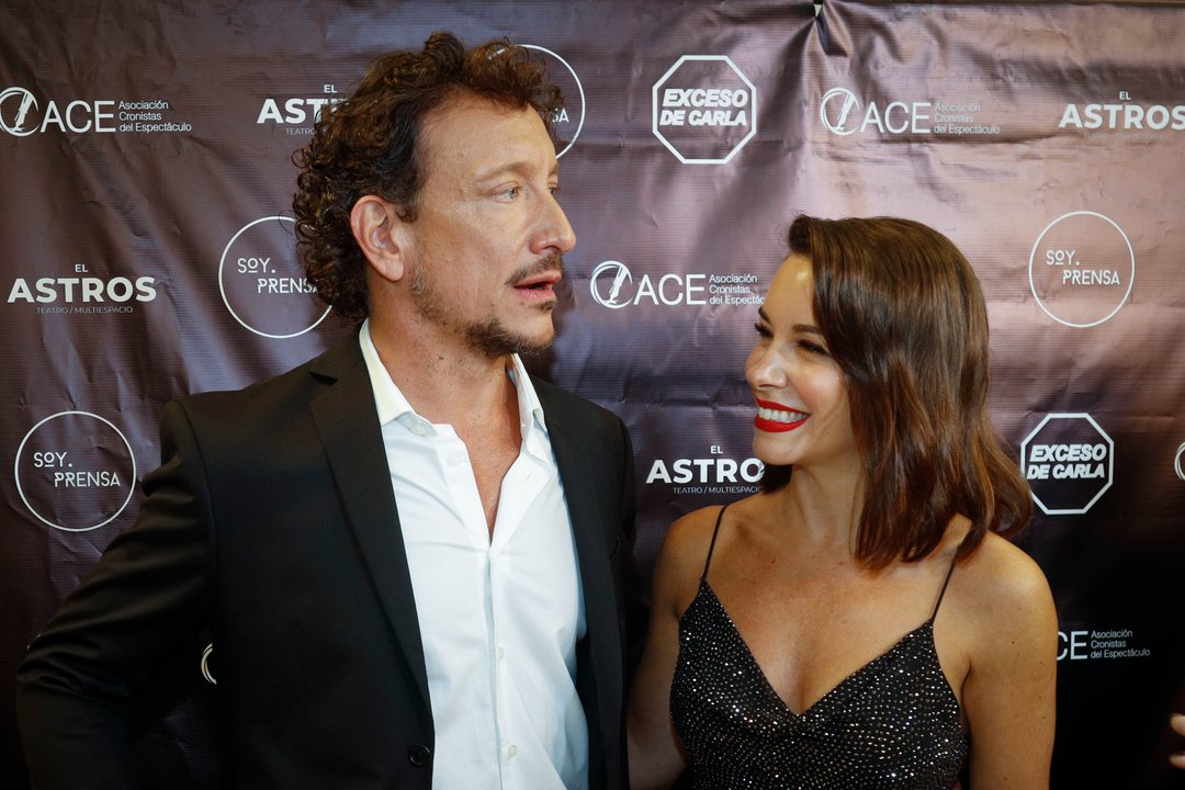 Nicolás Vázquez y Dai Fernández en la alfombra roja de los premios ACE