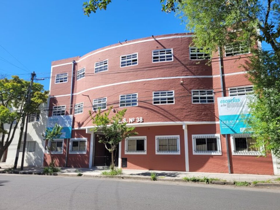 Un adolescente de 14 años fue brutalmente agredido en una escuela de Mar del Plata