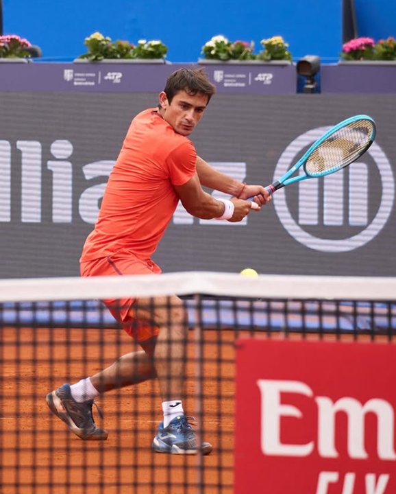 Mariano Navone avanza a cuartos en Bucarest tras vencer a Elmer Moller