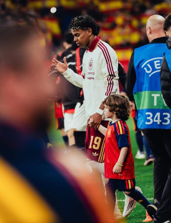 Lamine Yamal critica cánticos islamófobos de hinchas en amistoso contra Egipto