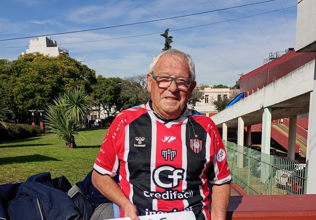 Carlos 'Chaca' Dawlowski, el jubilado que enfrenta el derecho de admisión por protestar