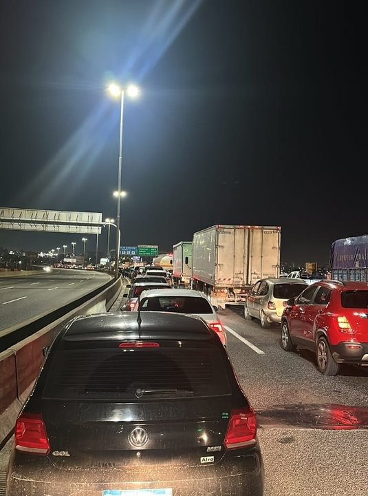 Tránsito complicado en la Autopista Buenos Aires-La Plata hacia La Plata