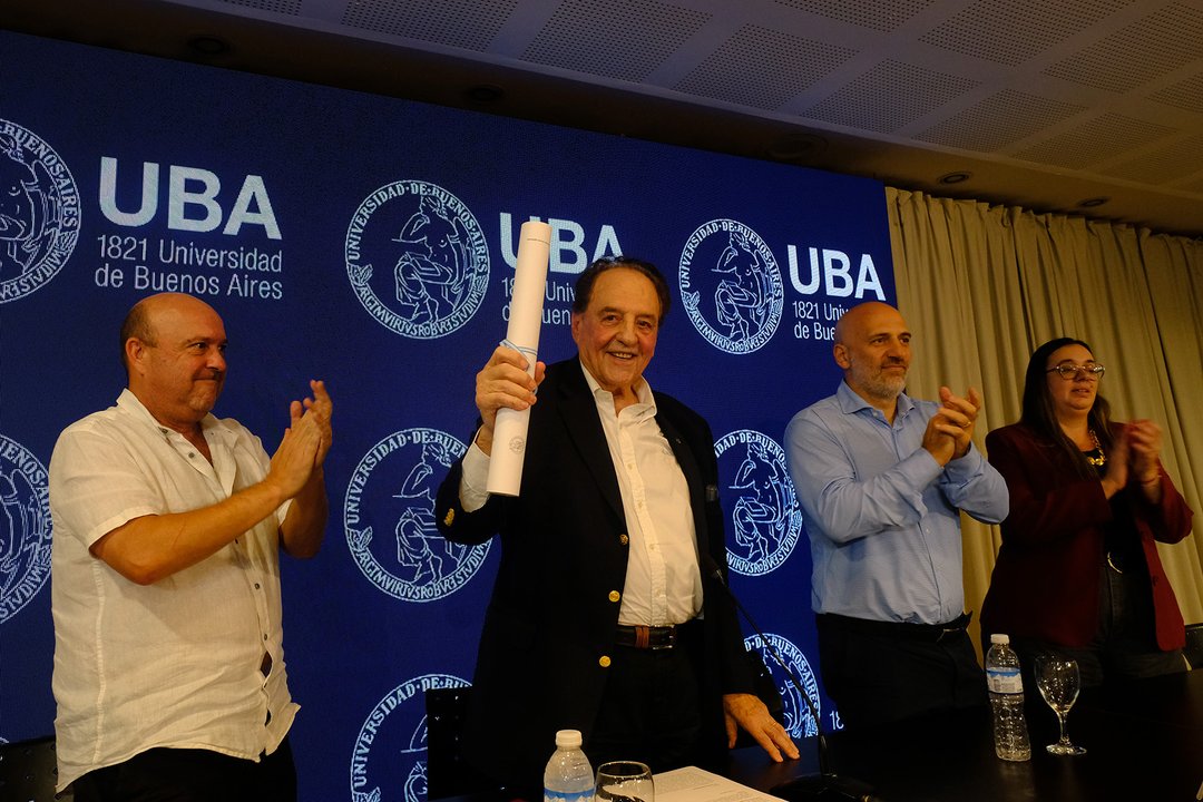 Carlos Heller recibe el Doctor Honoris Causa de la UBA