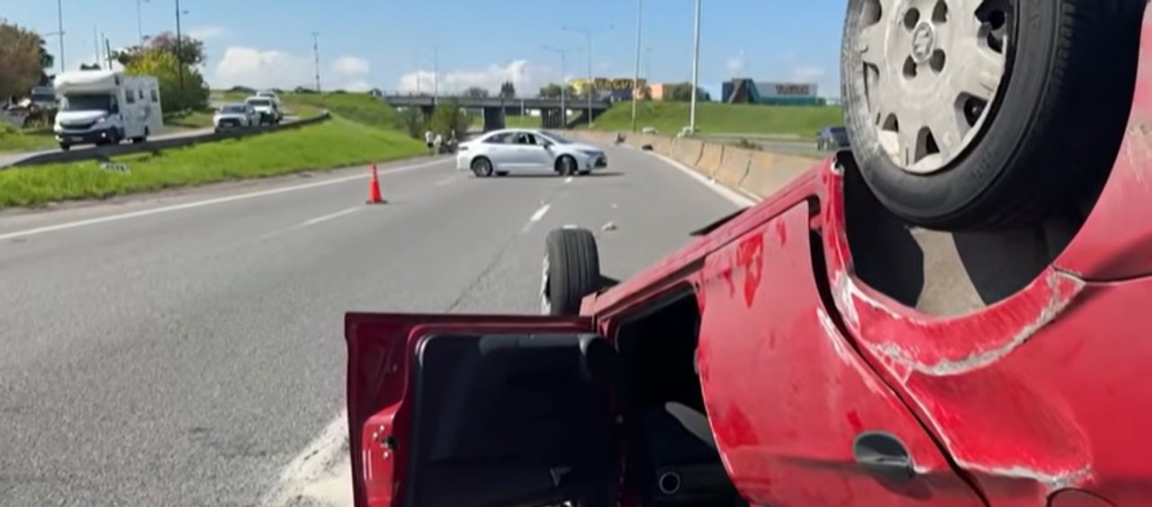 Accidente en la Autopista Rosario deja cuatro heridos