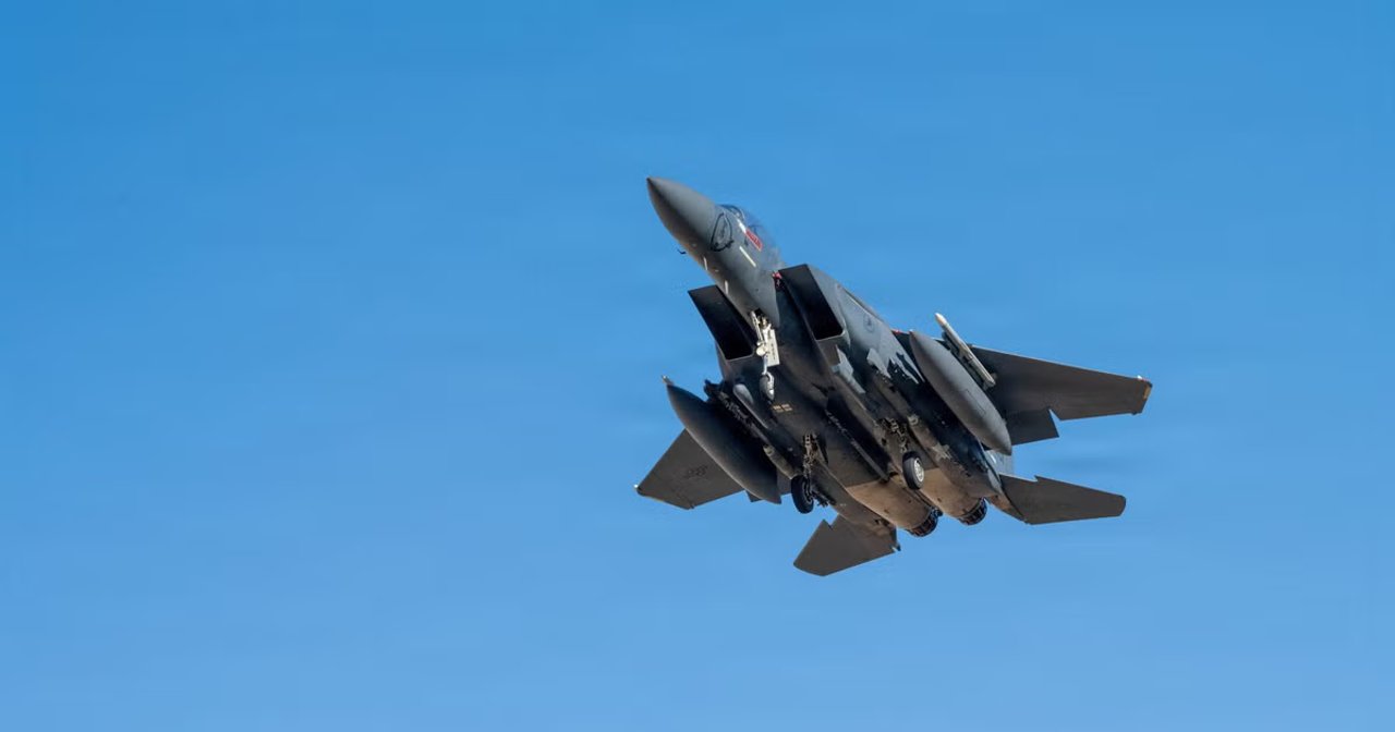 Restos del avión de combate estadounidense derribado en Irán