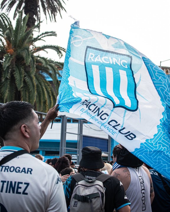 Racing se llena de aliento en un banderazo previo al Clásico de Avellaneda