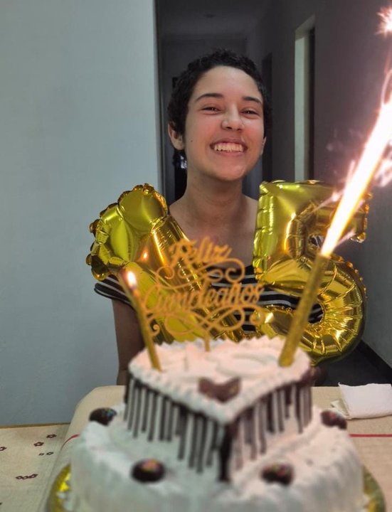 Urgente pedido de tratamiento para Luna, una joven de 15 años con cáncer