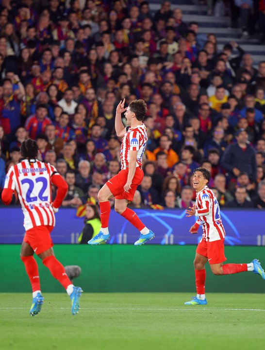 Atlético de Madrid triunfa ante Barcelona con un golazo de Julián Álvarez en la Champions