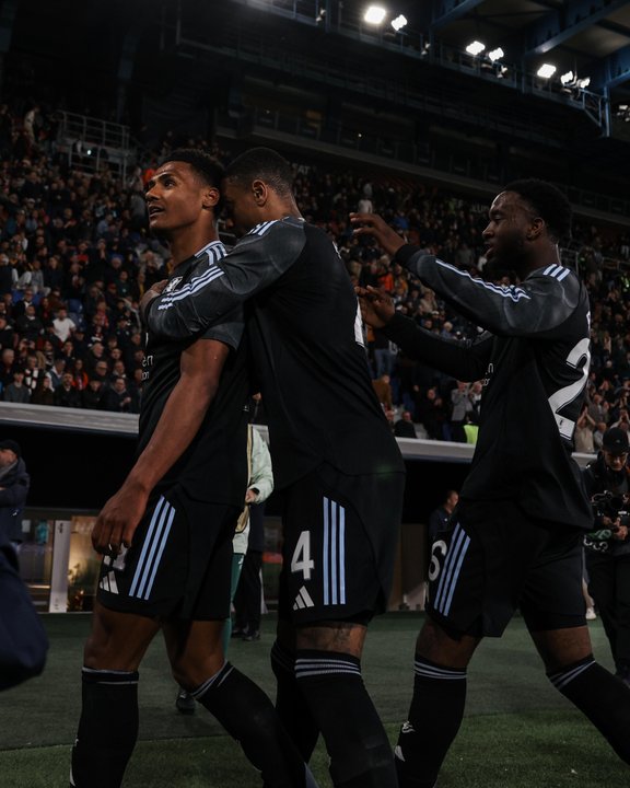 Aston Villa se acerca a semifinales tras vencer al Bologna en la Europa League