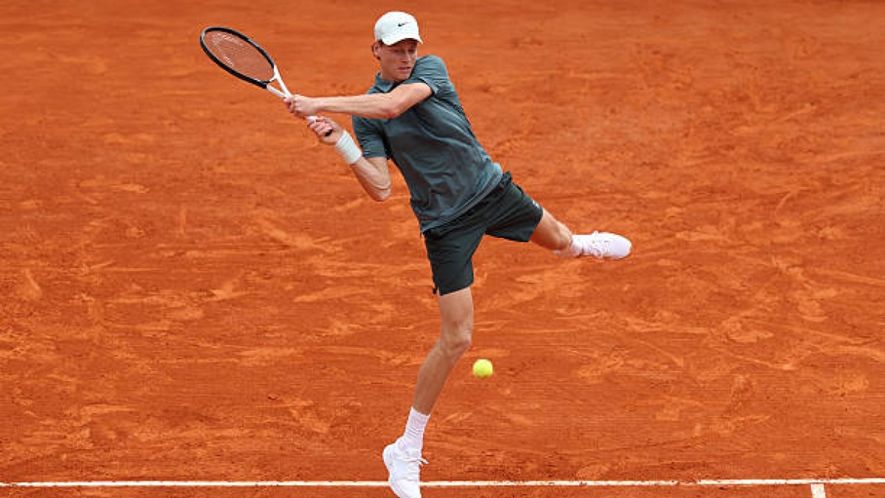 Sinner avanza a semifinales en Montecarlo y sueña con el número 1