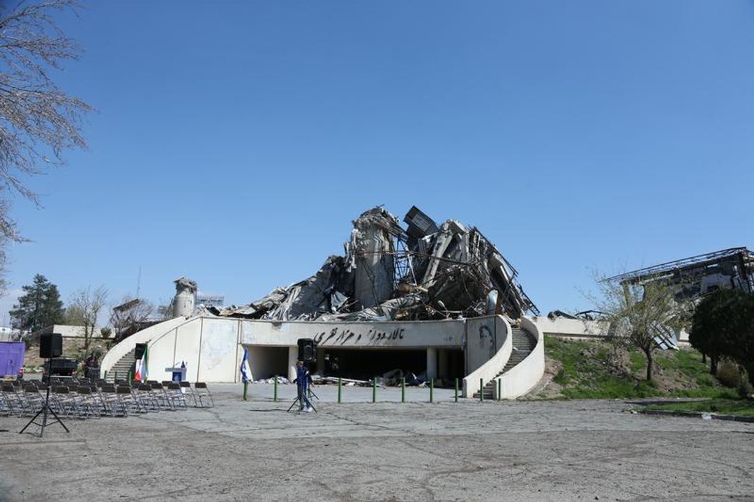 Vista de monumentos históricos dañados en Irán
