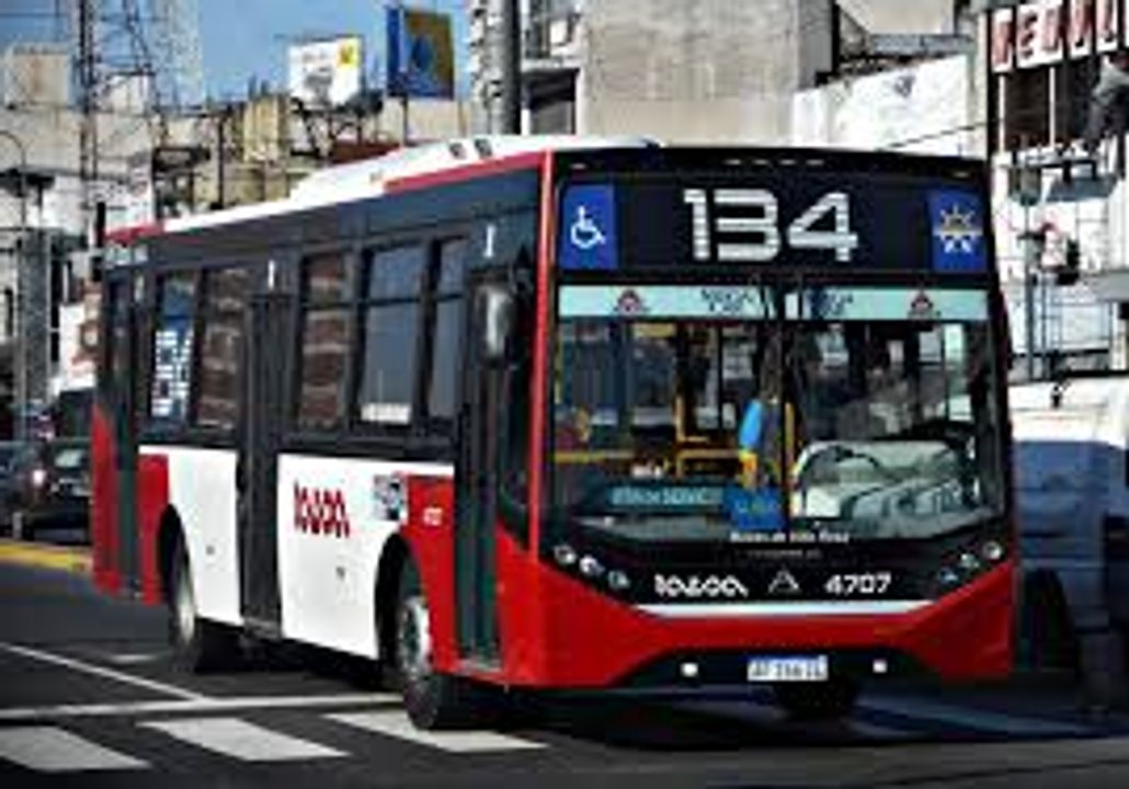 Trágico accidente en Villa del Parque: muere mujer atropellada por colectivo