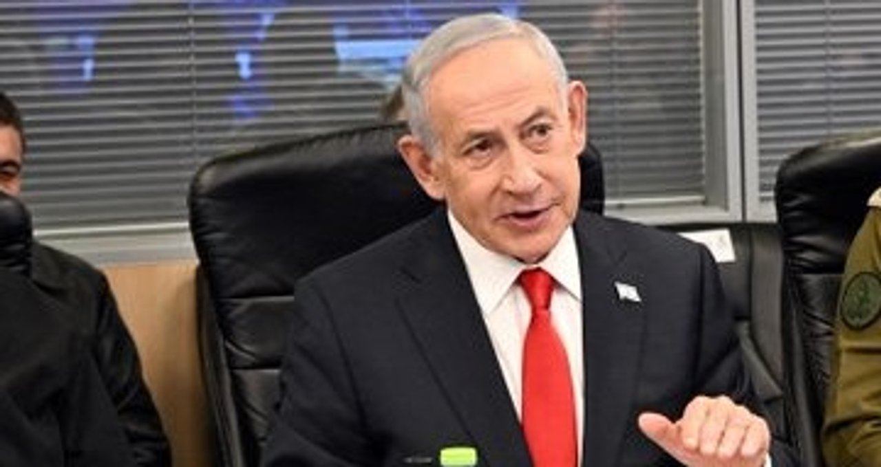 Benjamin Netanyahu durante un mensaje grabado a la nación israelí sobre la situación en el Líbano e Irán