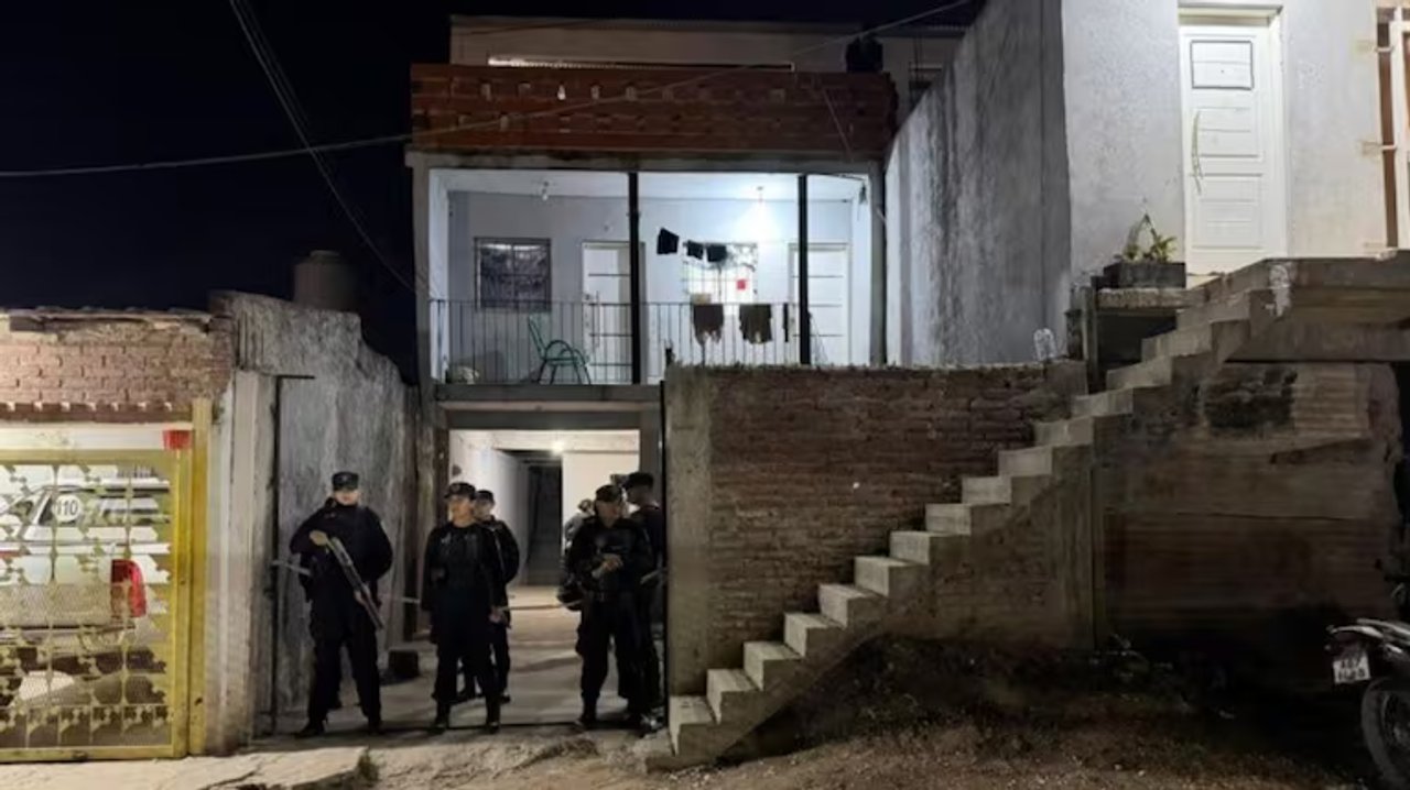 Sicarios atacan en Rosario: un muerto y un herido en un violento asalto