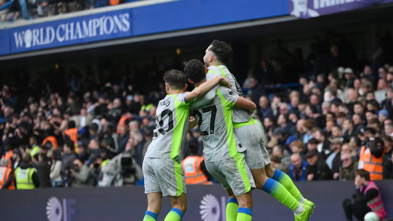 El Manchester City derrota al Chelsea y se acerca al Arsenal en la Premier League