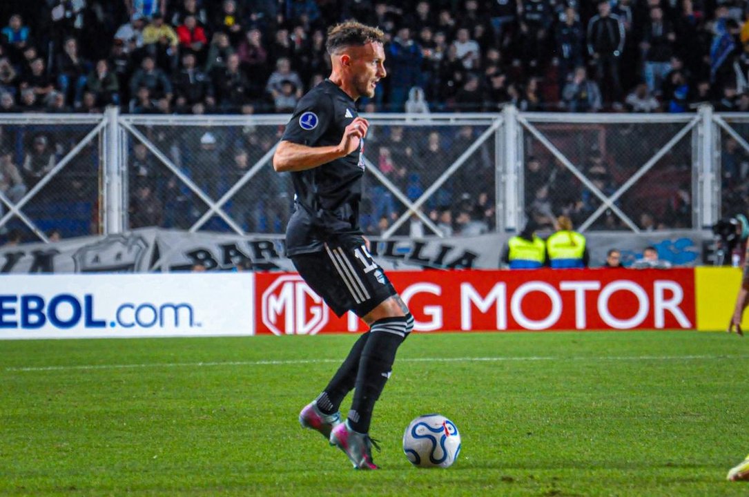 Deportivo Riestra enfrenta un difícil desafío ante Gremio en la Copa Sudamericana