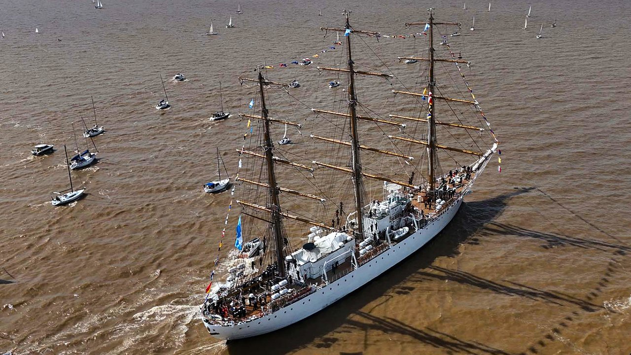 La Fragata Libertad inicia su viaje de instrucción por América