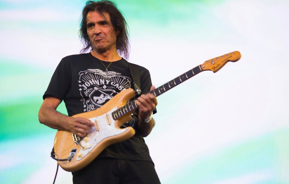 Felipe Staiti, histórico guitarrista de Los Enanitos Verdes en vivo sobre el escenario