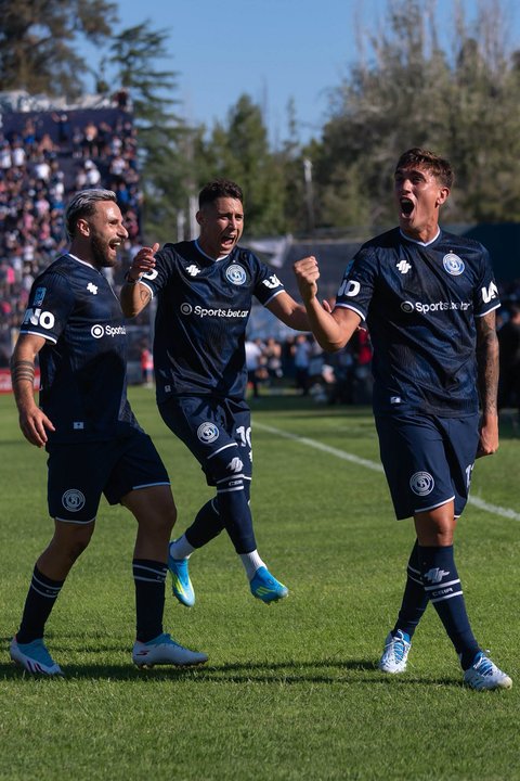 Independiente Rivadavia busca consolidar su sueño copero ante Fluminense