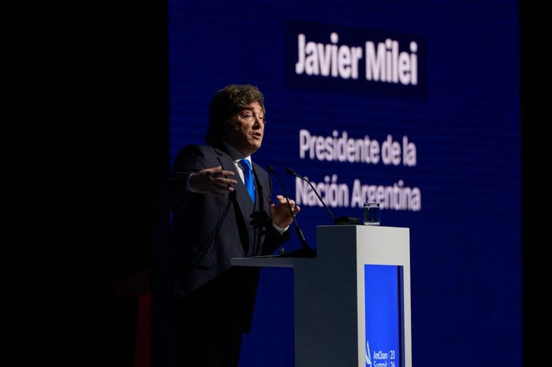 Javier Milei durante su exposición ante AmCham Argentina