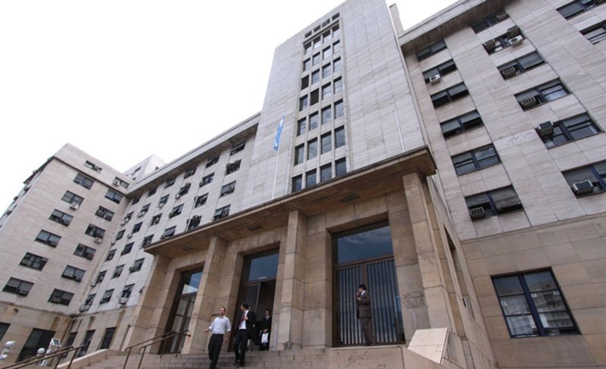 Fachada de tribunales federales en Buenos Aires