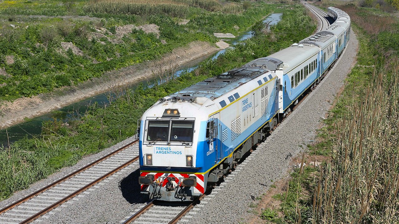 Tren de larga distancia entre Buenos Aires y Rosario