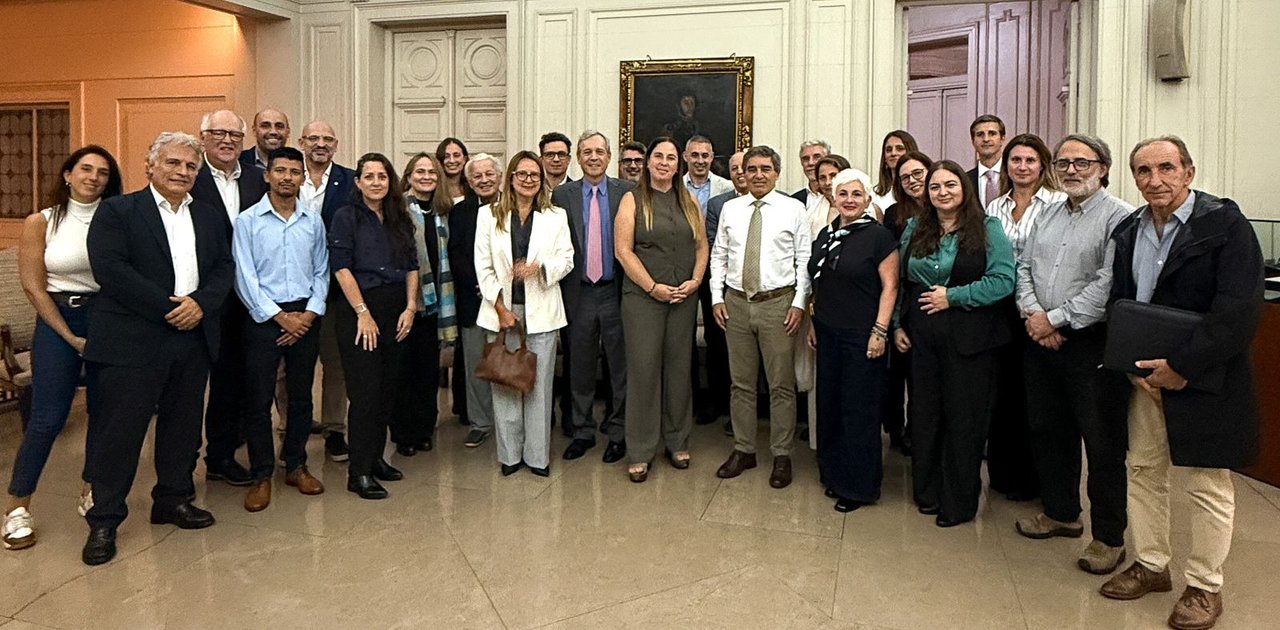 Acuerdo entre la Ciudad y CAEMe para potenciar la investigación clínica en hospitales públicos