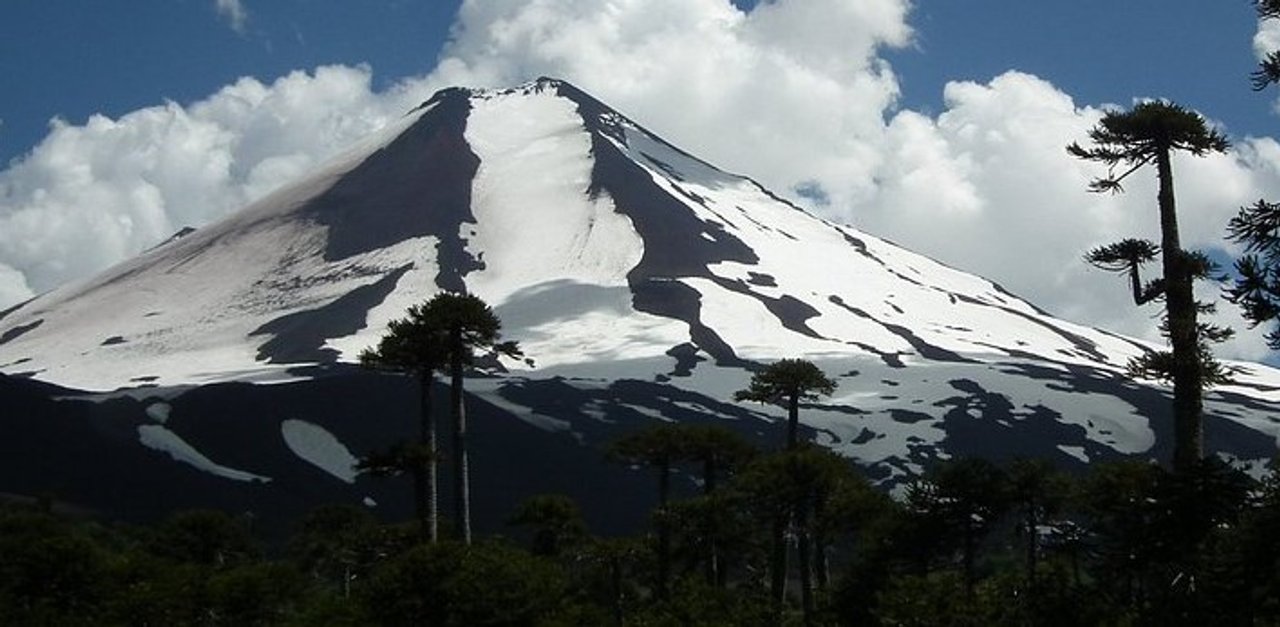 Intensa búsqueda de un andinista argentino en el volcán Llaima, Chile